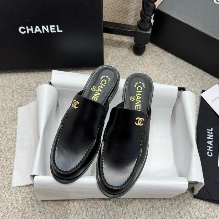CHANEL Closed Toe Slippers 2cm Women's Black leather