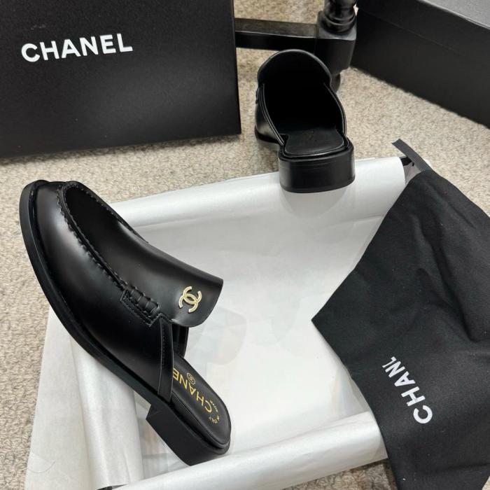 CHANEL Closed Toe Slippers 2cm Women's Black leather