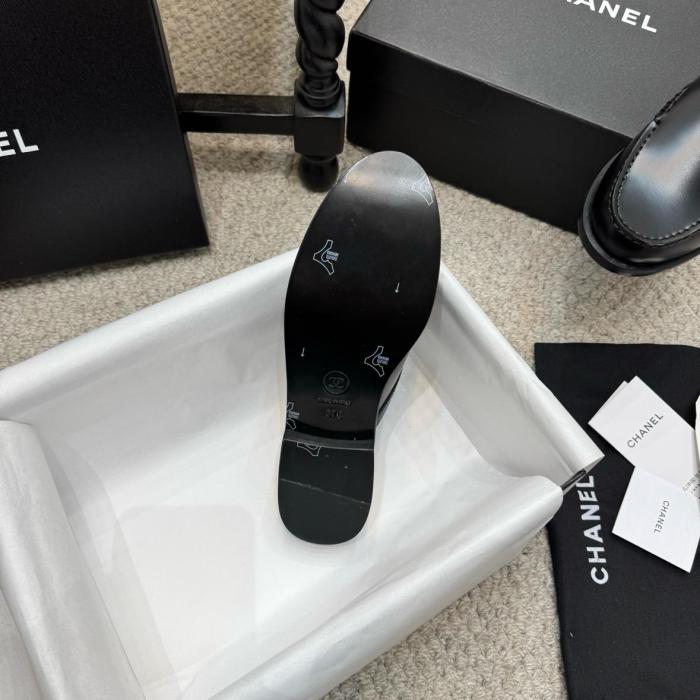 CHANEL Closed Toe Slippers 2cm Women's Black leather