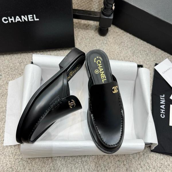 CHANEL Closed Toe Slippers 2cm Women's Black leather
