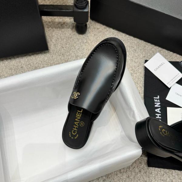 CHANEL Closed Toe Slippers 2cm Women's Black leather