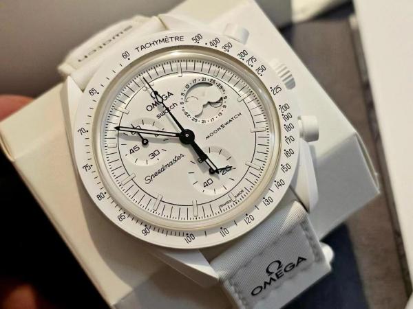 SWATCH x OMEGA Men 42mm White Watch SO33W700 