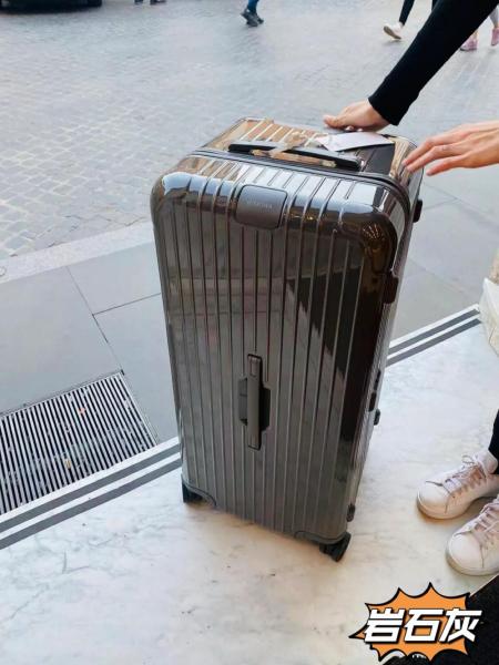 RIMOWA ESSENTIAL Polycarbonate Suitcase Luggage For Shipping 33 Inch Unisex Slate size 41*37*80 cm