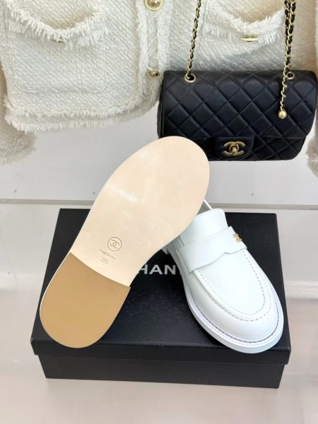 CHANEL 26C Calfskin Loafers 2.5cm Women's White