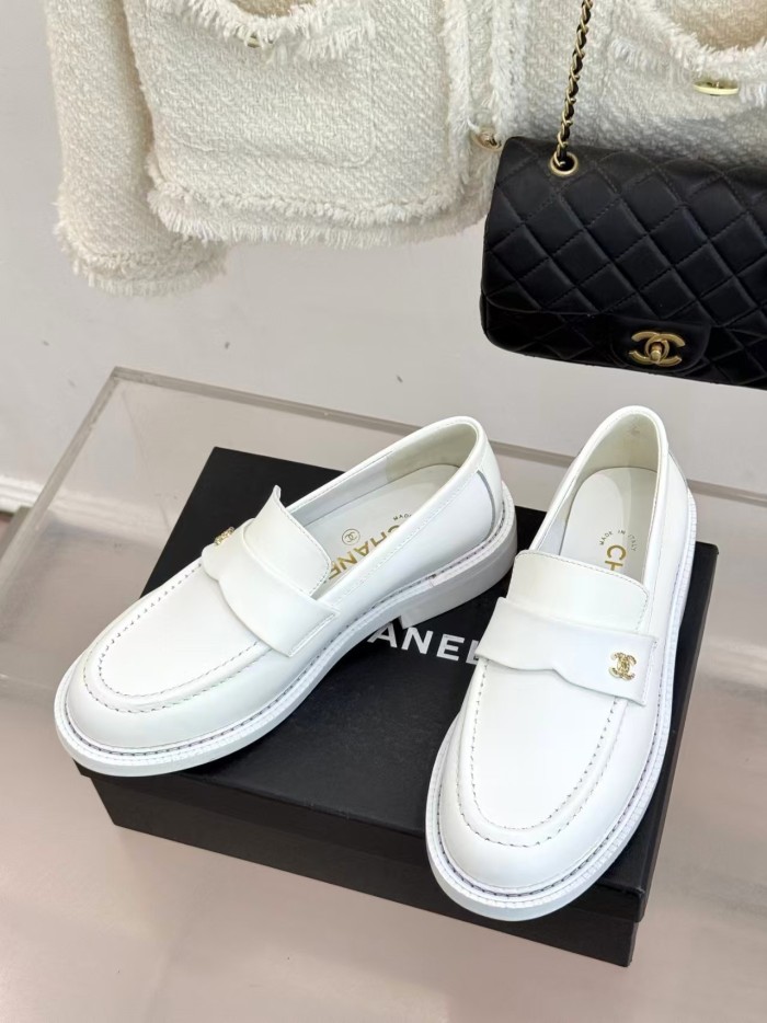 CHANEL 26C Calfskin Loafers 2.5cm Women's White