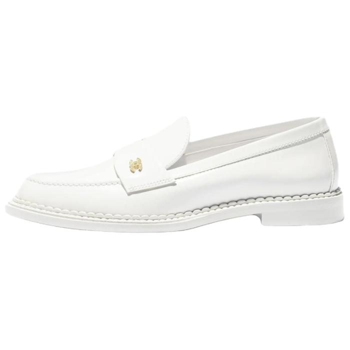 CHANEL 26C Calfskin Loafers 2.5cm Women's White