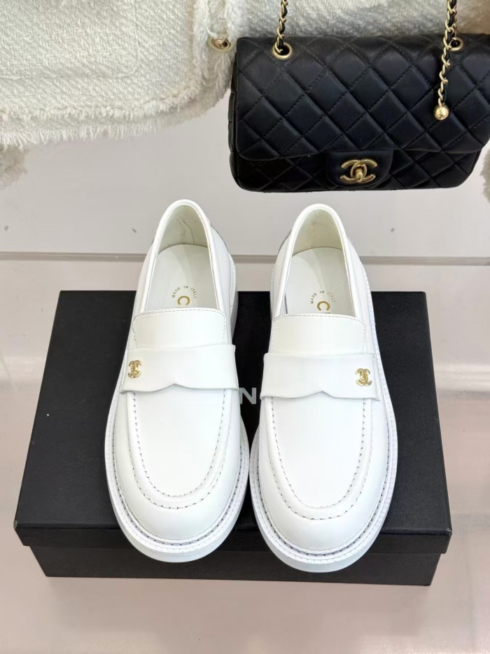 CHANEL 26C Calfskin Loafers 2.5cm Women's White