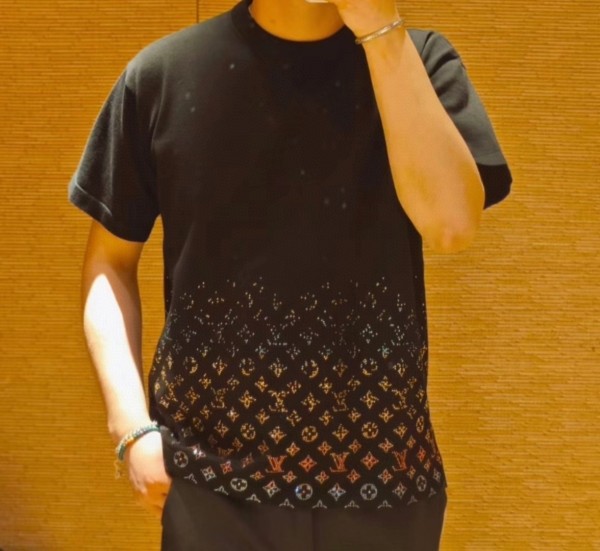 LOUIS VUITTON Monogram Gradient Embellished Short Sleeved Crewneck