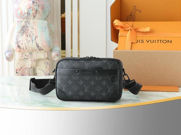 LOUIS VUITTON M46955 size L23.8*W7.8*H16cm