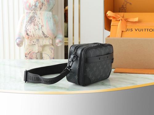 LOUIS VUITTON M46955 size L23.8*W7.8*H16cm