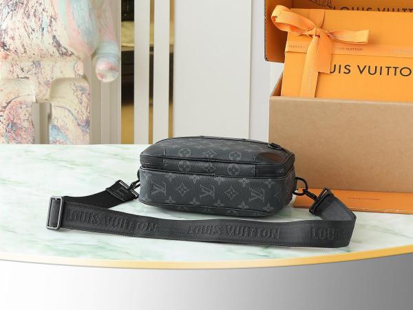 LOUIS VUITTON M46955 size L23.8*W7.8*H16cm