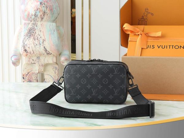 LOUIS VUITTON M46955 size L23.8*W7.8*H16cm