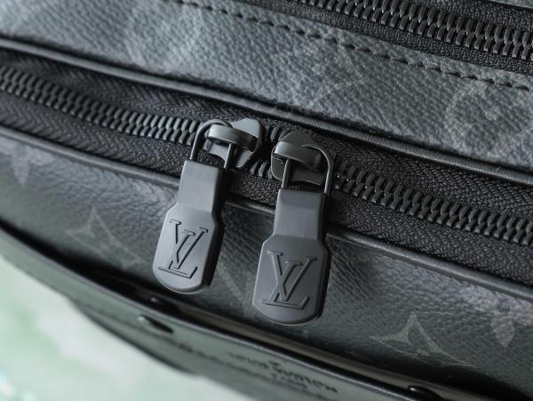 LOUIS VUITTON M46955 size L23.8*W7.8*H16cm