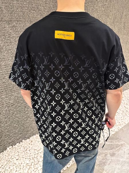 Louis Vuitton T-shirt 260330