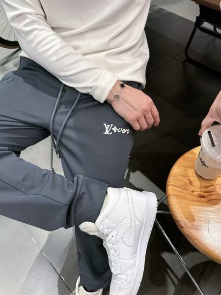 Louis Vuitton Pant 260330