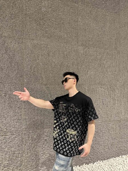 Louis Vuitton T-shirt 260330