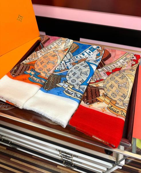 Louis Vuitton LV Journey Square 90