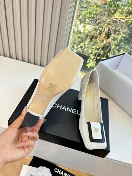 CHANEL SS26 Sheepskin Chunky Heel High Heels 9cm Women's Ivory White And Black