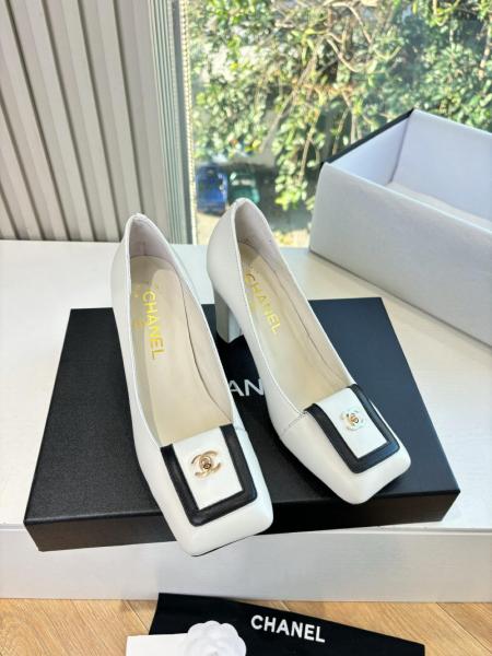 CHANEL SS26 Sheepskin Chunky Heel High Heels 9cm Women's Ivory White And Black