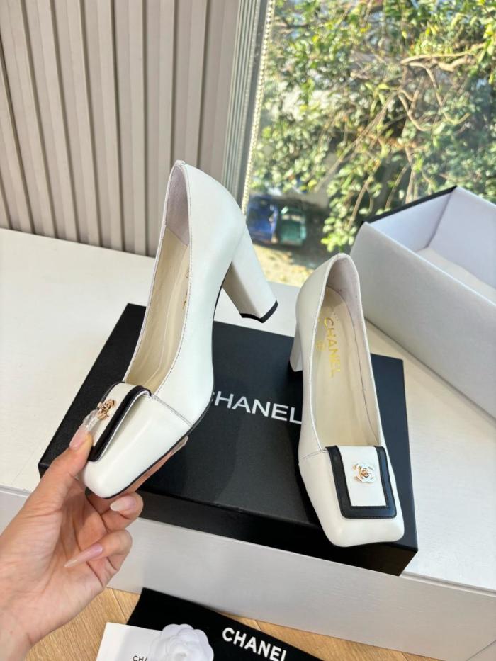 CHANEL SS26 Sheepskin Chunky Heel High Heels 9cm Women's Ivory White And Black
