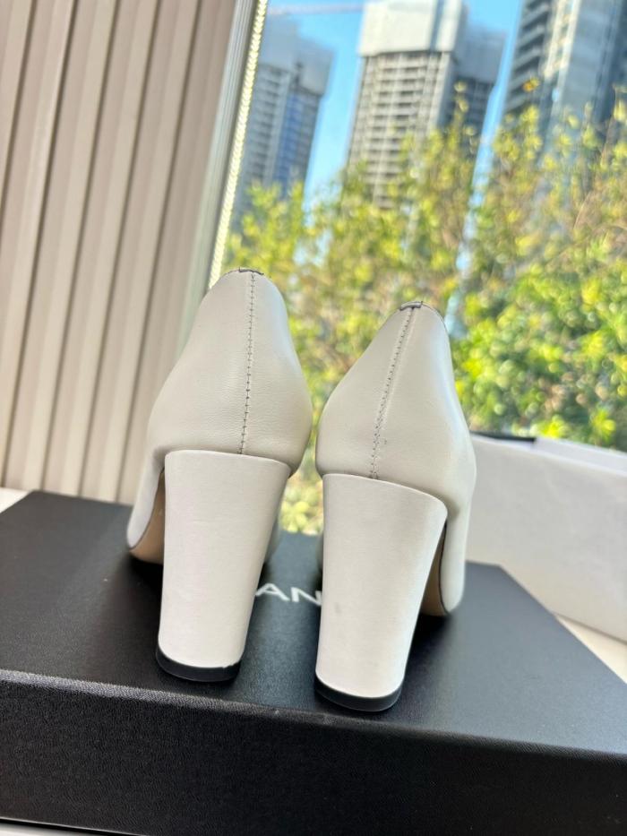 CHANEL SS26 Sheepskin Chunky Heel High Heels 9cm Women's Ivory White And Black