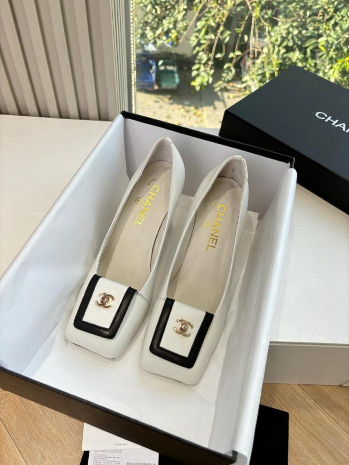 CHANEL SS26 Sheepskin Chunky Heel High Heels 9cm Women's Ivory White And Black