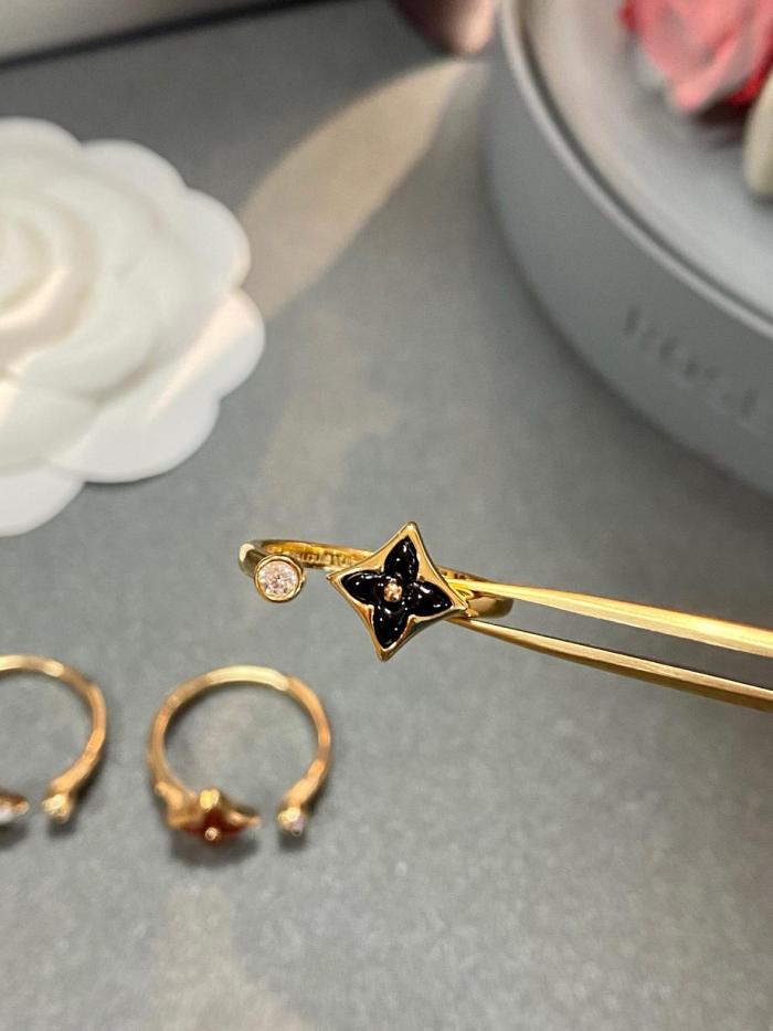 LOUIS VUITTON Color Blossom Mini Star Ring Yellow Gold Onyx And Diamond
