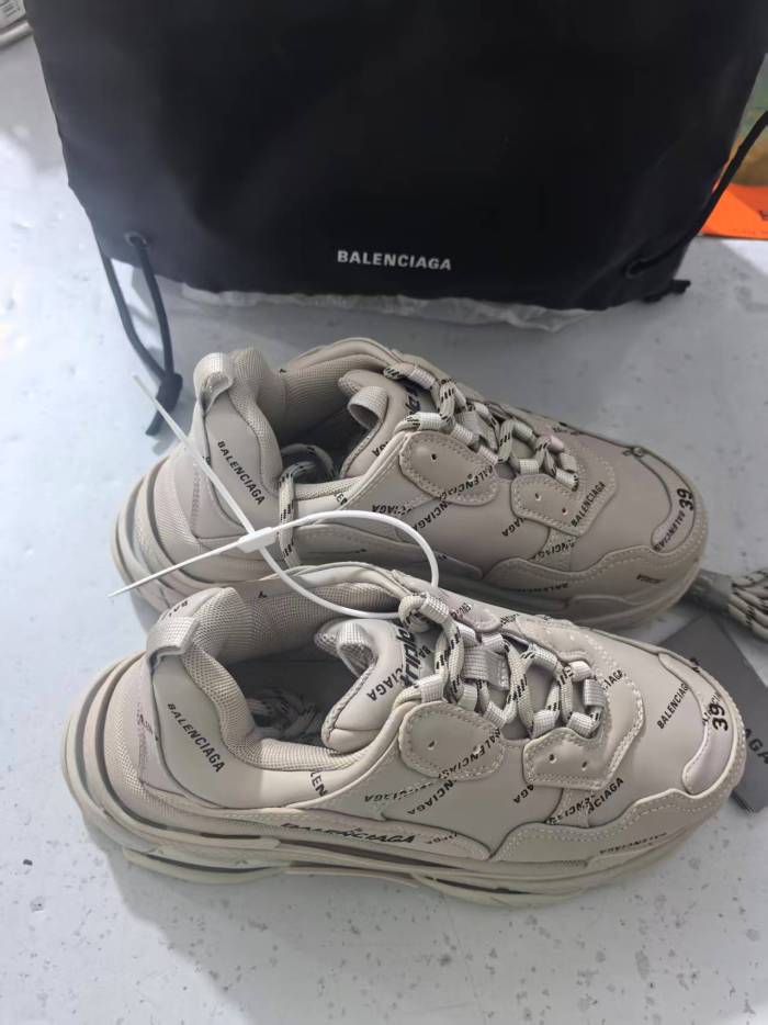 Special offer goods Balenciaga Triple S grey size 39