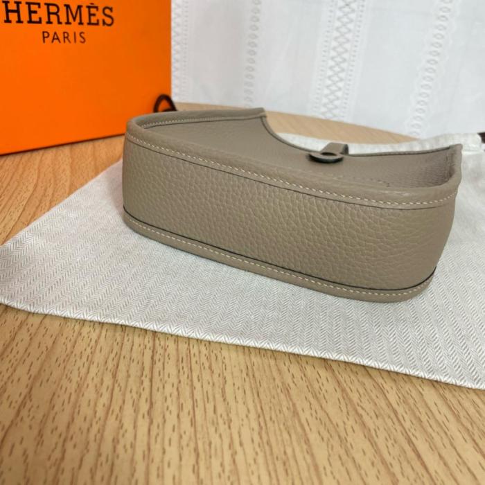 HERMES Evelyne Clemence Bullock Leather Crossbody Bag, Shoulder Bag 16 Women's Q1 Sauge Sage Green H069426CKCX size L16*W5*H18 cm