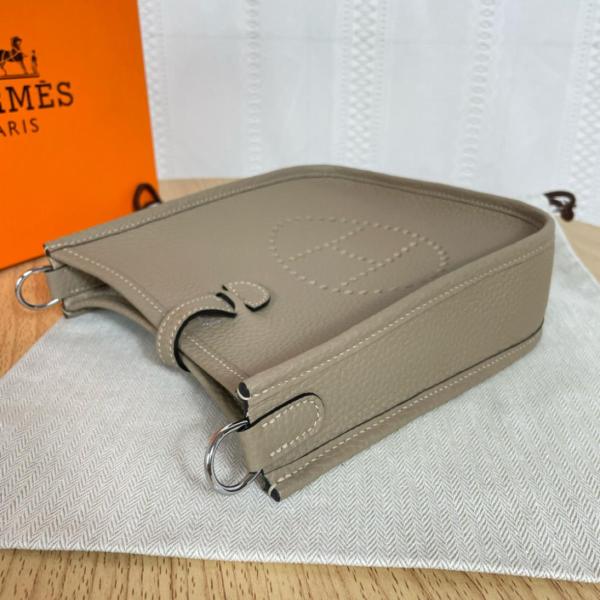 HERMES Evelyne Clemence Bullock Leather Crossbody Bag, Shoulder Bag 16 Women's Q1 Sauge Sage Green H069426CKCX size L16*W5*H18 cm