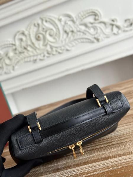 Loro Piana ExtraPocket Leather One Shoulder Handbag Women's Black FAN4045-8000 size L20 W6 H11cm