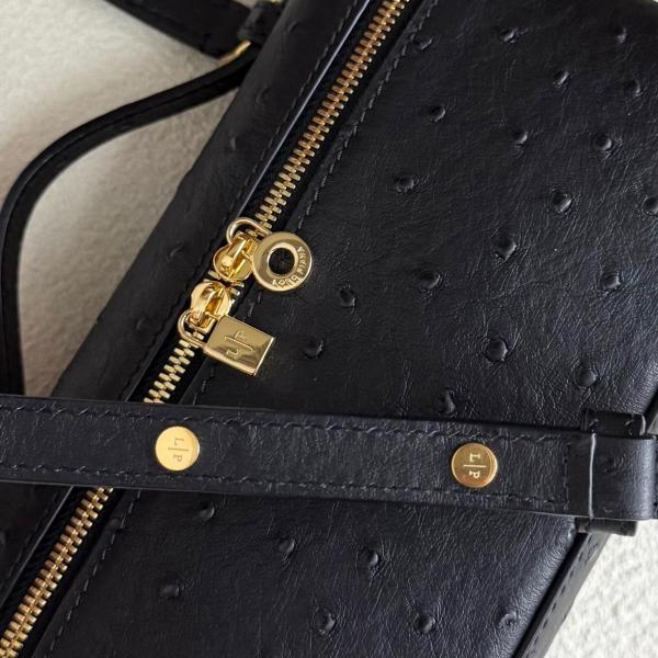 Loro Piana ExtraPocket Ostrich Leather Handbag Women's Black FAN4199804L size L19 W6.5 H11cm