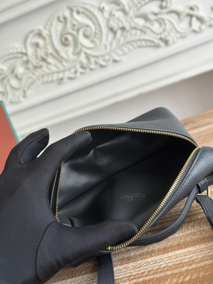 Loro Piana ExtraPocket Leather One Shoulder Handbag Women's Black FAN4045-8000 size L20 W6 H11cm