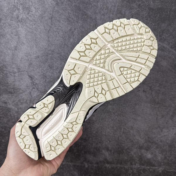 New Balance 1906R White Black Metallic