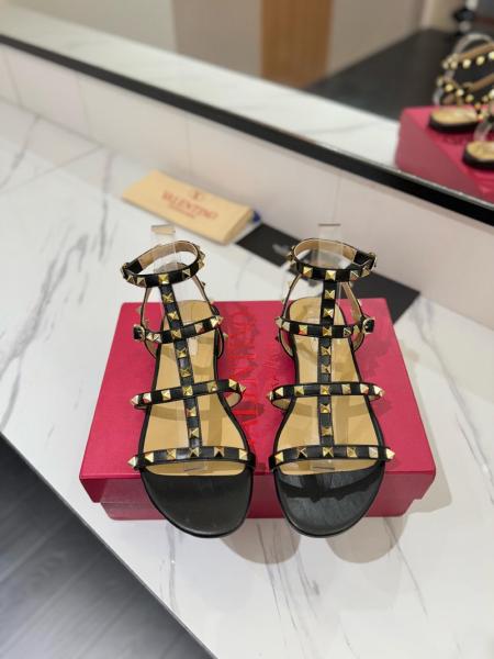 Valentino Garavani Rockstud Ankle-strap Flat Sandals
