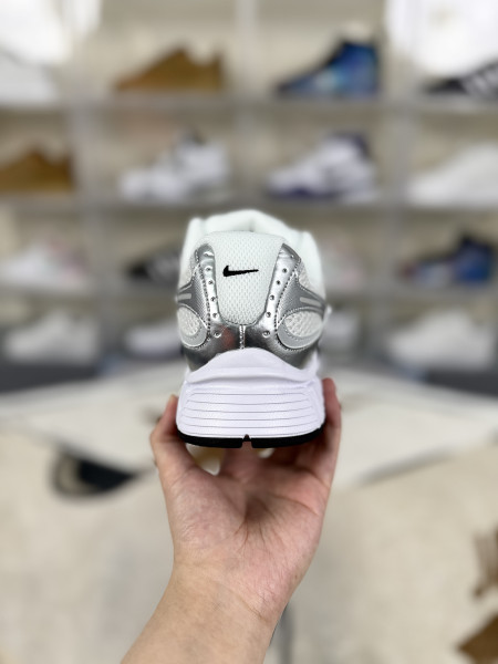 Nike V5 RNR White Vast Grey College Grey Black