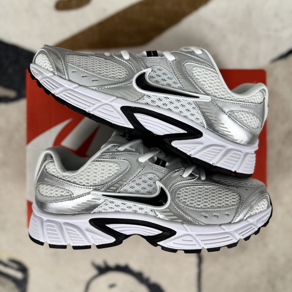Nike V5 RNR White Vast Grey College Grey Black