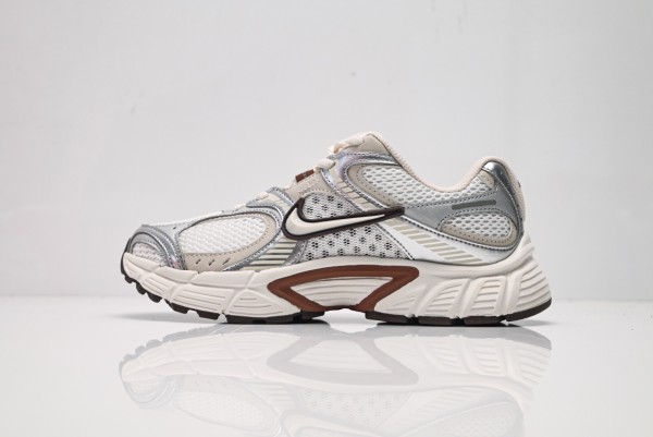 Nike V5 RNR Sail Fauna Brown Phantom Light Orewood Brown