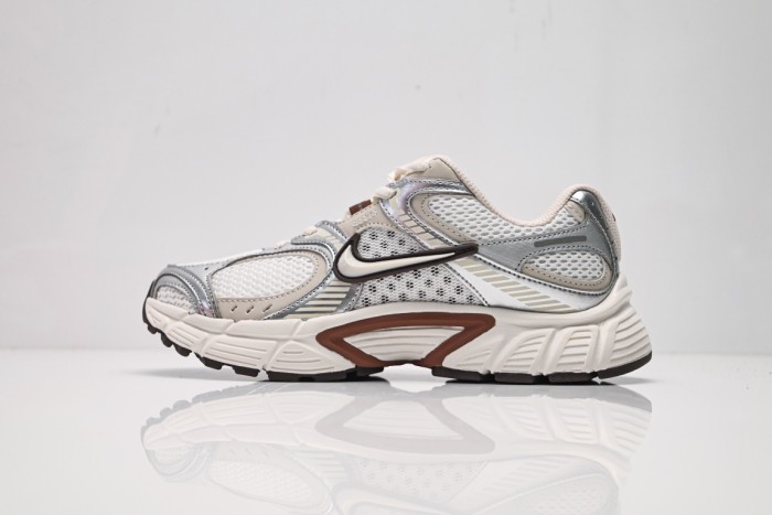 Nike V5 RNR Sail Fauna Brown Phantom Light Orewood Brown