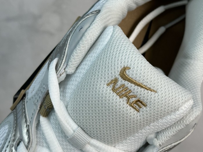 Nike V5 RNR Parachute Beige Metallic Pewter