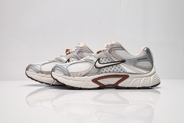 Nike V5 RNR Sail Fauna Brown Phantom Light Orewood Brown