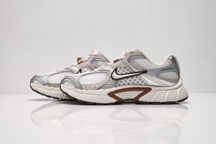 Nike V5 RNR Sail Fauna Brown Phantom Light Orewood Brown