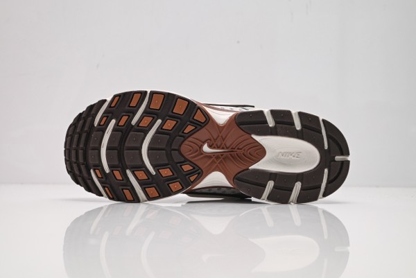 Nike V5 RNR Sail Fauna Brown Phantom Light Orewood Brown