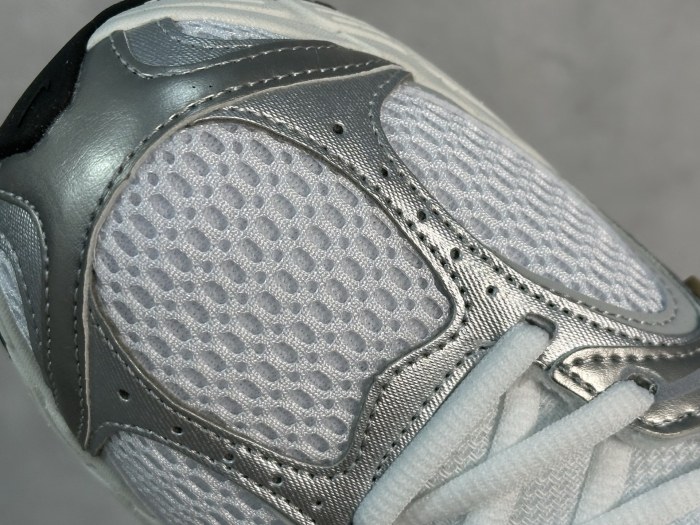 Nike V5 RNR Parachute Beige Metallic Pewter