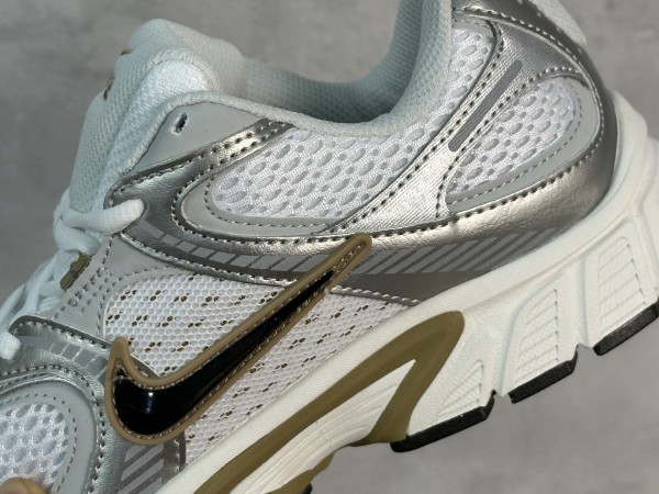 Nike V5 RNR Parachute Beige Metallic Pewter