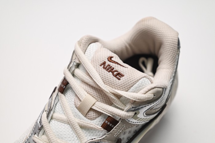 Nike V5 RNR Sail Fauna Brown Phantom Light Orewood Brown