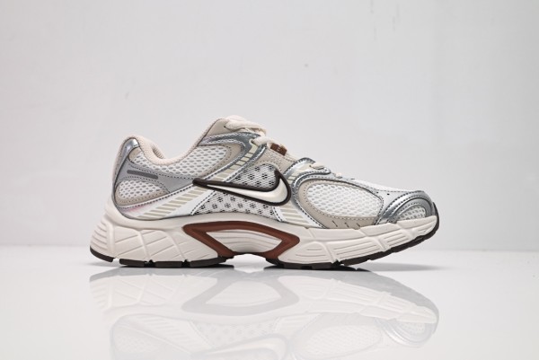 Nike V5 RNR Sail Fauna Brown Phantom Light Orewood Brown