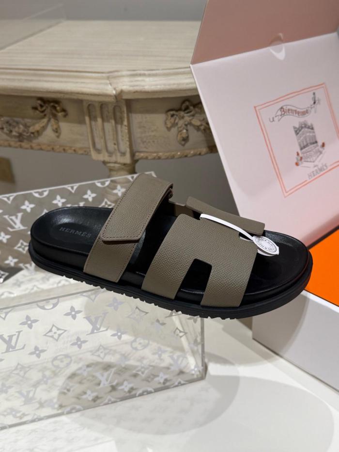 HERMES Chypre Comfortable Round Toe Rubber Sole Slide Slippers Men's Elephant Gray
