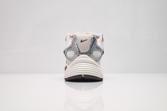 Nike V5 RNR Sail Fauna Brown Phantom Light Orewood Brown