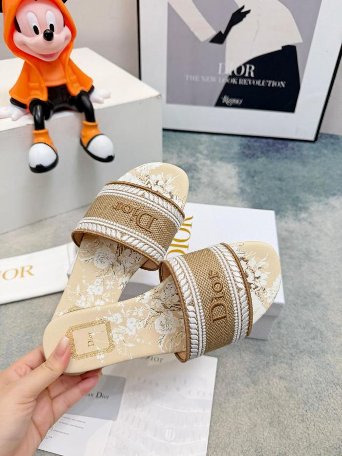 DIOR Dway Slide Slippers Women's Beige